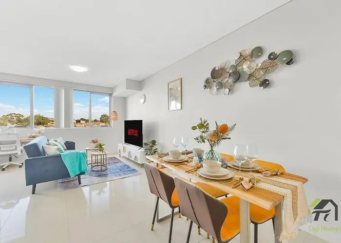 Vivid Unit Next To Campsie 6 Mins To Train Station