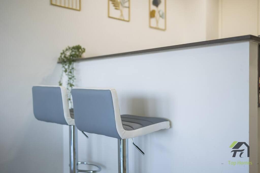 Vivid Unit Next To Campsie 6 Mins To Train Station Sydney