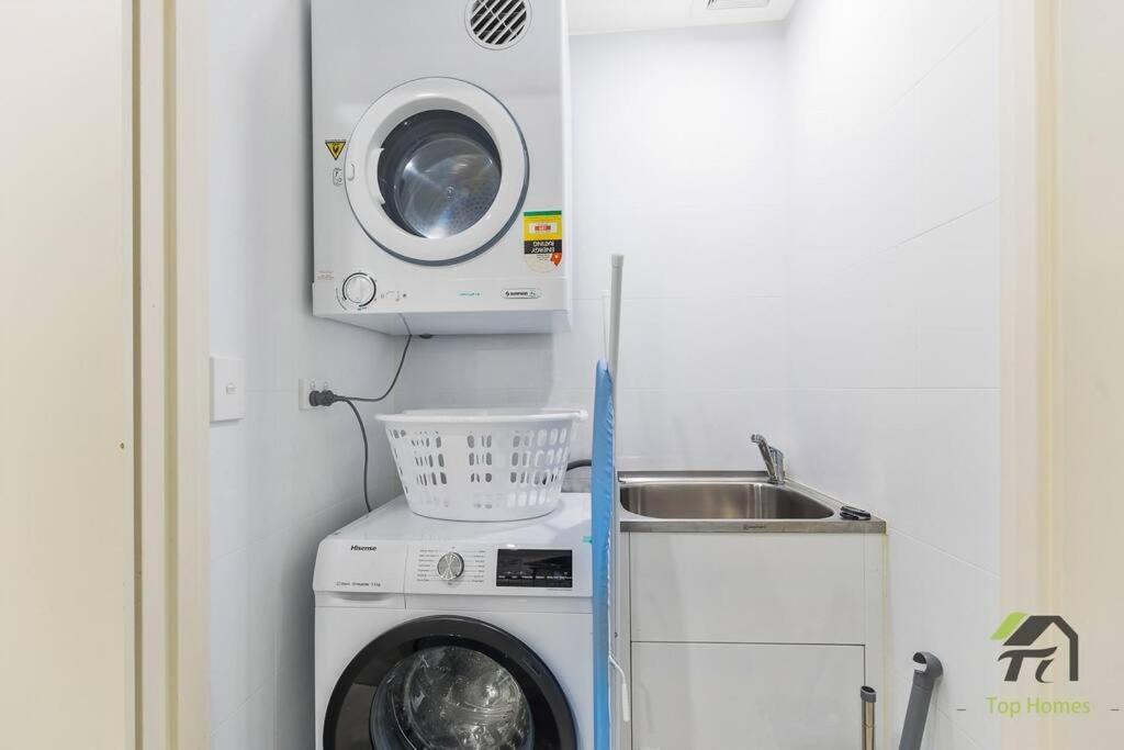 Apartment Vivid Unit Next To Campsie 6 Mins To Train Station *