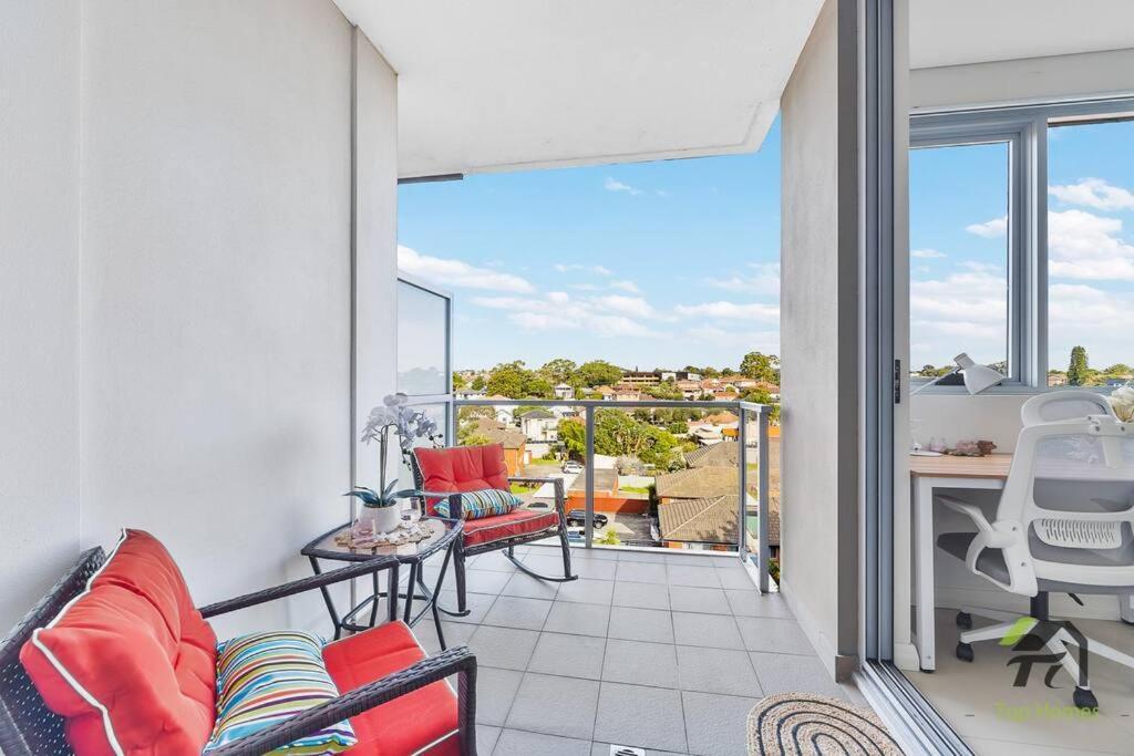 Vivid Unit Next To Campsie 6 Mins To Train Station Apartment Sydney